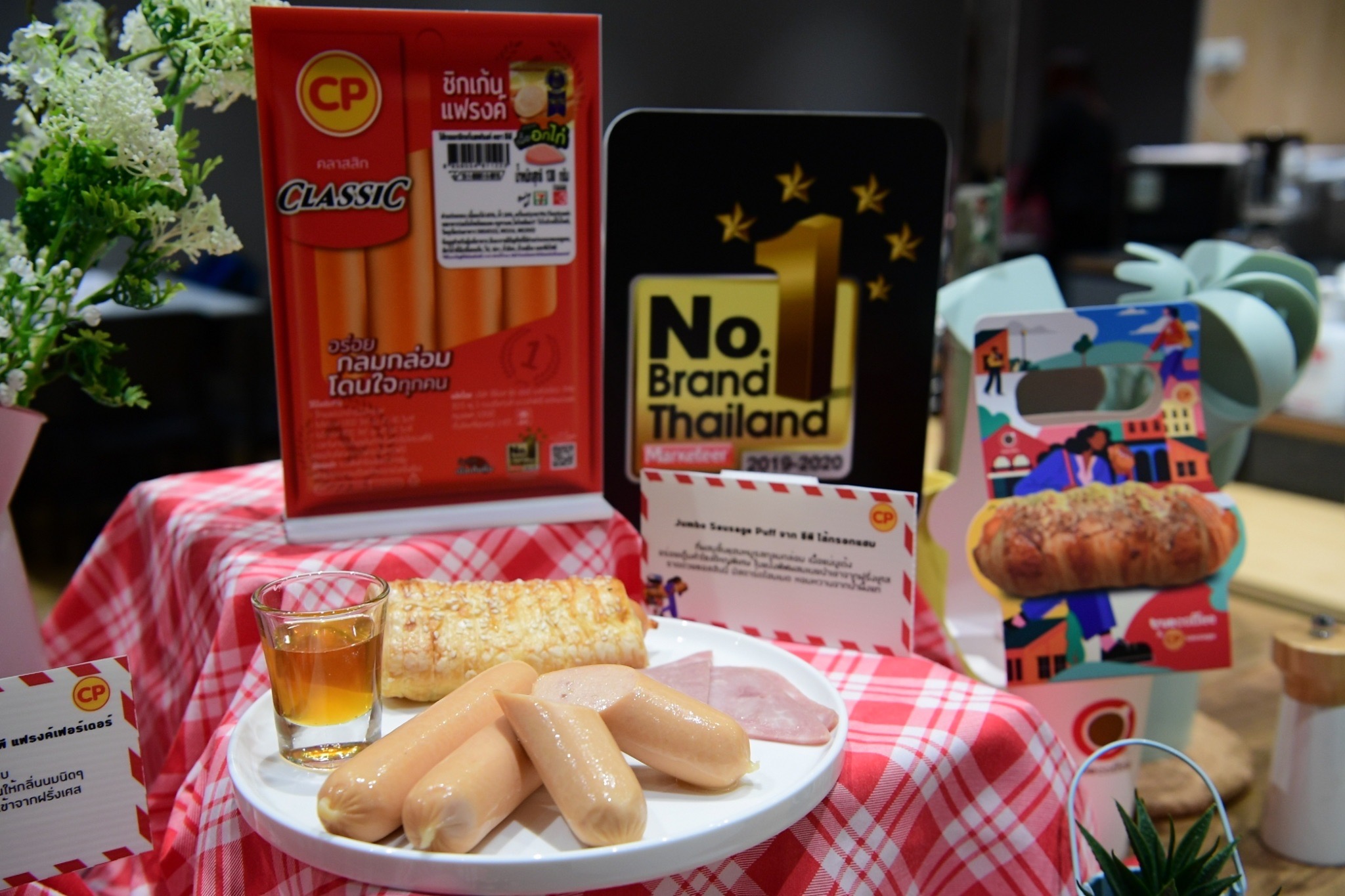 ไส้กรอก CP’ x ‘True Coffee’ รังสรรค์พัฟไส้กรอก 2 เมนูใหม่!
