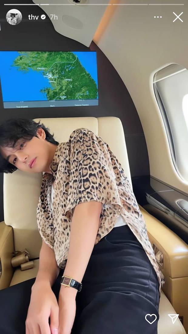 เมื่อตัวท็อปเดินทาง!! ‘ลิซ่า - วี BTS’ เผยภาพในเจ็ทส่วนตัวพาลัดฟ้าสู่ปารีส เมื่อตัวท็อปเดินทาง!! ‘ลิซ่า - วี BTS’ เผยภาพในเจ็ทส่วนตัวพาลัดฟ้าสู่ปารีส