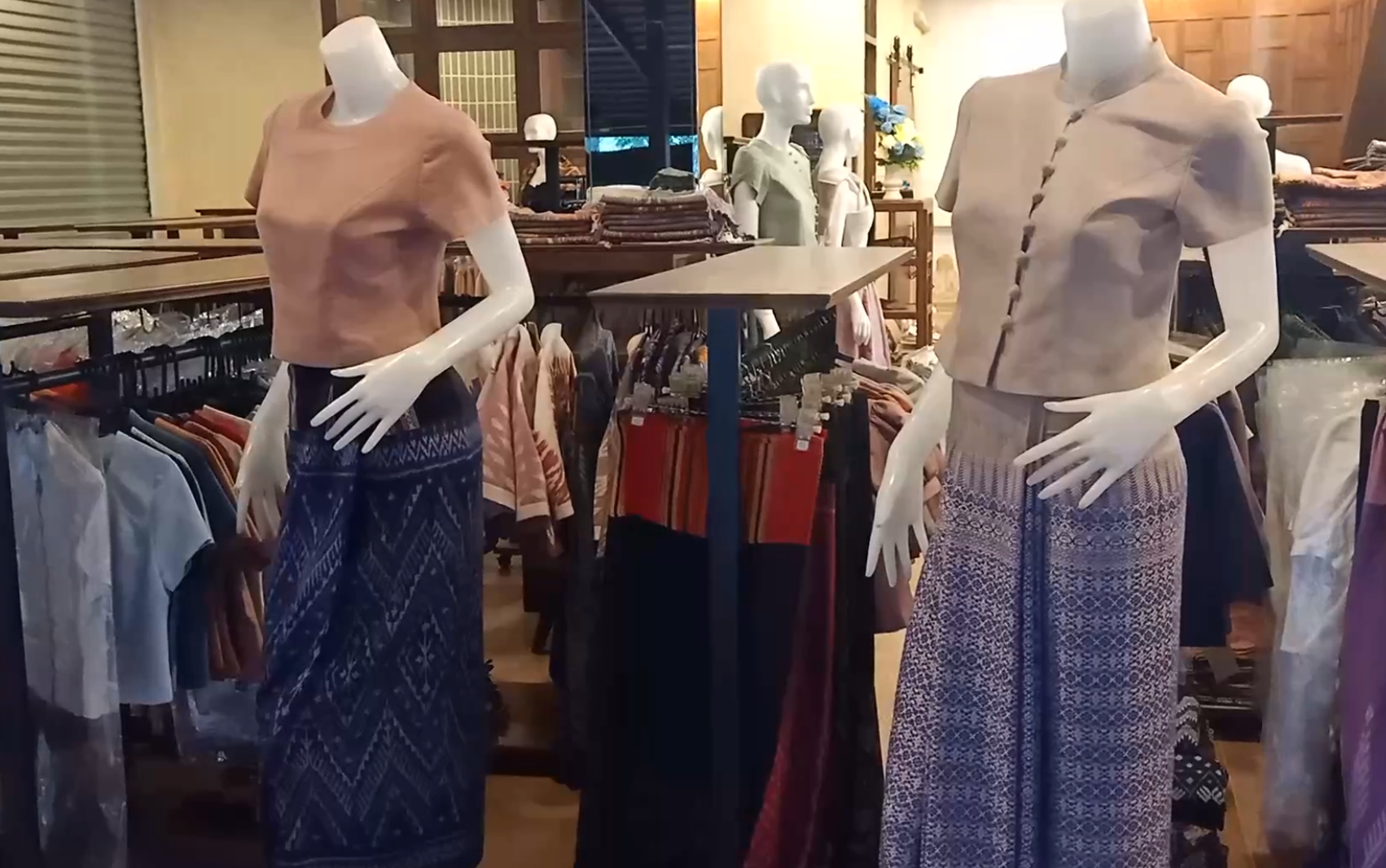 ‘ ลิช่า’ ดันกระแสผ้าถุงฟีเวอร์! ยอดขายพุ่งหลังใส่ไปวัดอยุธยา ‘ ลิช่า’ ดันกระแสผ้าถุงฟีเวอร์! ยอดขายพุ่งหลังใส่ไปวัดอยุธยา