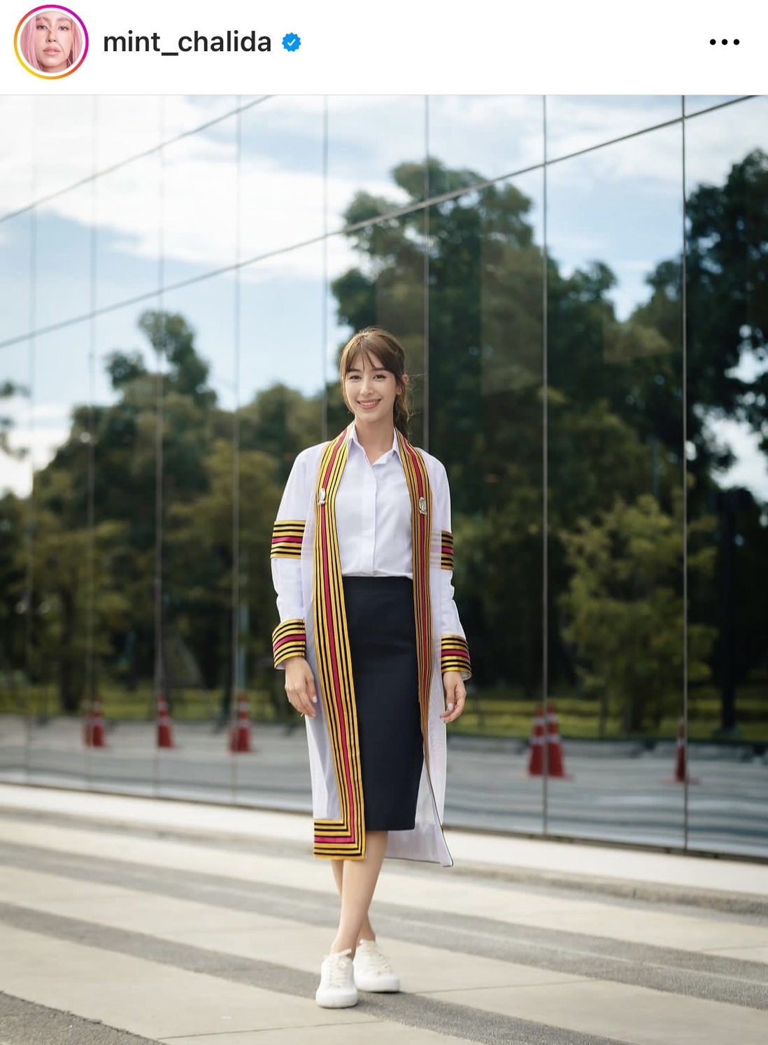 ชาวเน็ตแห่ยินดี! มิ้นต์ ชาลิดา เรียนจบปริญญาโทแล้ว 