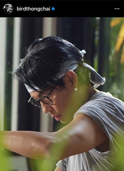 เบิร์ด ธงไชย ส่งความสุข อวยพรปีใหม่ 2565 เบิร์ด ธงไชย ส่งความสุข อวยพรปีใหม่ 2565