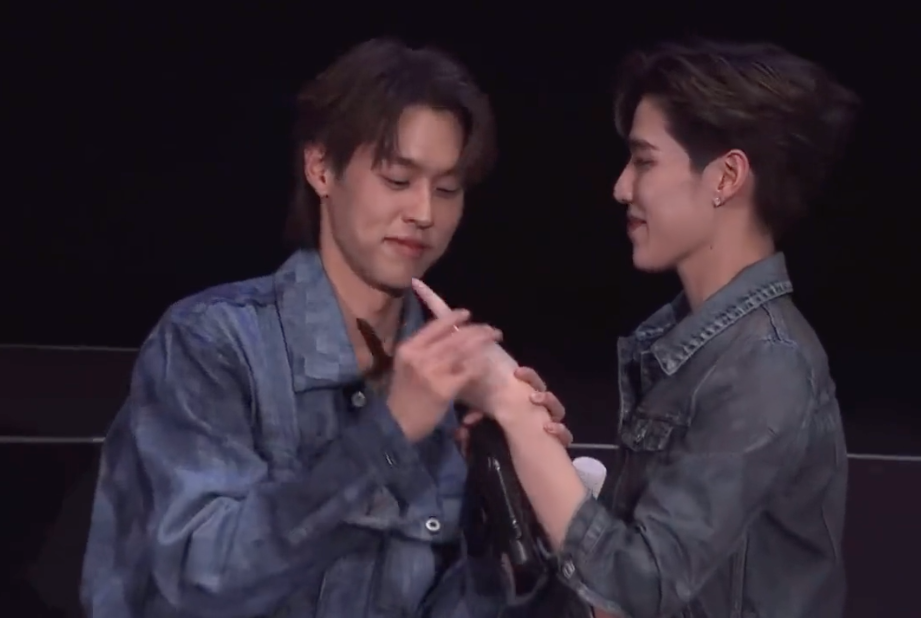 ไทเปหวานมาก!! ‘บิวกิ้น’ สวมแหวนให้ ‘พีพี’ ในงานแฟนมีต แฟนๆ ฟินสุด ไทเปหวานมาก!! ‘บิวกิ้น’ สวมแหวนให้ ‘พีพี’ ในงานแฟนมีต แฟนๆ ฟินสุด