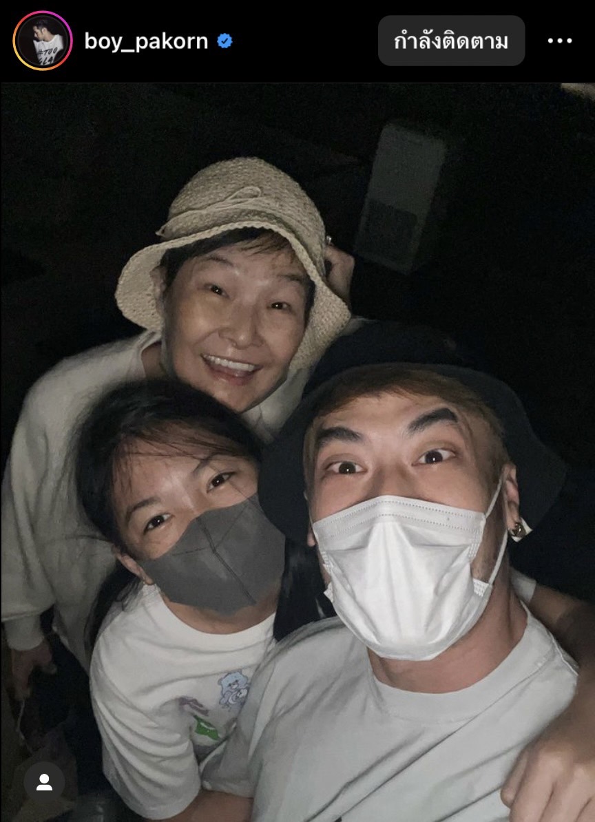 รวมเหล่าคนบันเทิง อวดภาพเคานต์ดาวน์ปีใหม่ 2566 ในโซเชียล รวมเหล่าคนบันเทิง อวดภาพเคานต์ดาวน์ปีใหม่ 2566 ในโซเชียล