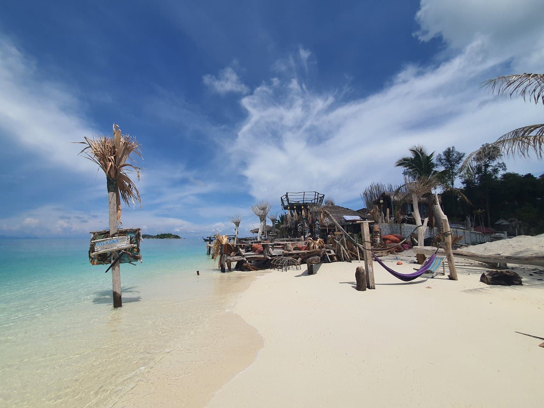 เที่ยวเกาะหลีเป๊ะ แห่ชมหาดซันไรซ์ สวยอันดับ 6 ของโลก 