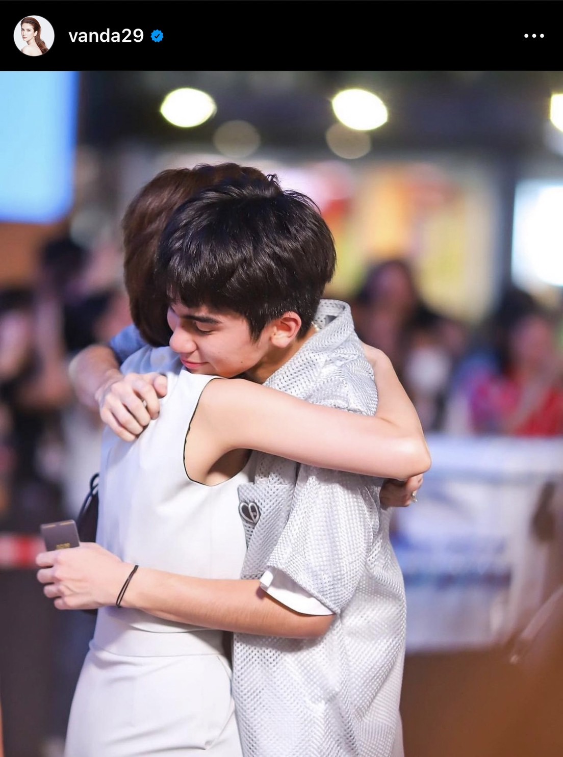 โบว์ แวนด้า ออกโรงชี้แจงแทนลูกชาย หลังเจอประเด็นดราม่าในรายการแข่งขันเซอร์ไวเวอร์ โบว์ แวนด้า ออกโรงชี้แจงแทนลูกชาย หลังเจอประเด็นดราม่าในรายการแข่งขันเซอร์ไวเวอร์