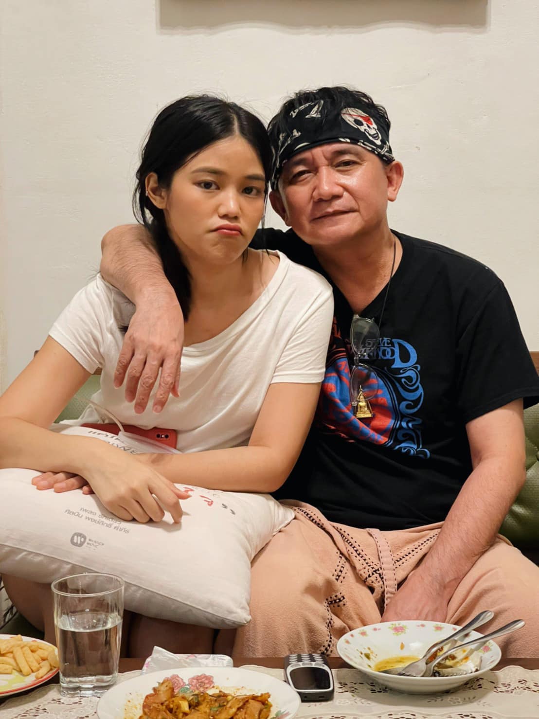 เผยโฉม เม เมรี ลูกสาว ปู พงษ์สิทธิ์ สวย เก่ง ครบเครื่อง คุณพ่อสุดหวง เผยโฉม เม เมรี ลูกสาว ปู พงษ์สิทธิ์ สวย เก่ง ครบเครื่อง คุณพ่อสุดหวง