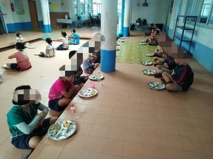 ดราม่าสนั่น! อาหารกลางวันเด็ก มีแค่กล้วยกับเศษแกงไก่ ดราม่าสนั่น! อาหารกลางวันเด็ก มีแค่กล้วยกับเศษแกงไก่