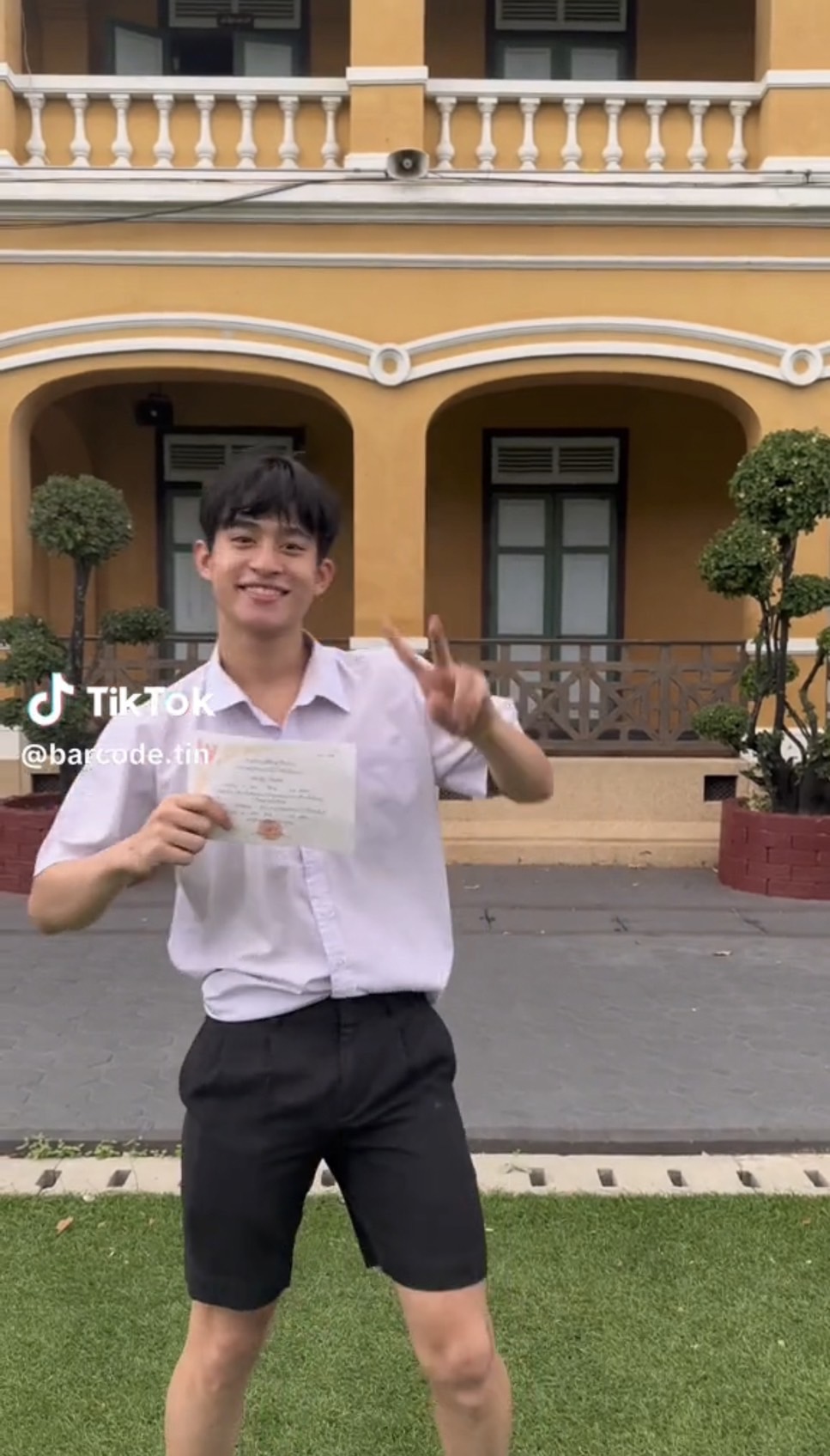 บ๊ายบายชีวิตมัธยม บาร์โค้ด ตฤณสิษฐ์ เตรียมพร้อมเป็นนิสิตมหาลัยดัง! บ๊ายบายชีวิตมัธยม บาร์โค้ด ตฤณสิษฐ์ เตรียมพร้อมเป็นนิสิตมหาลัยดัง!