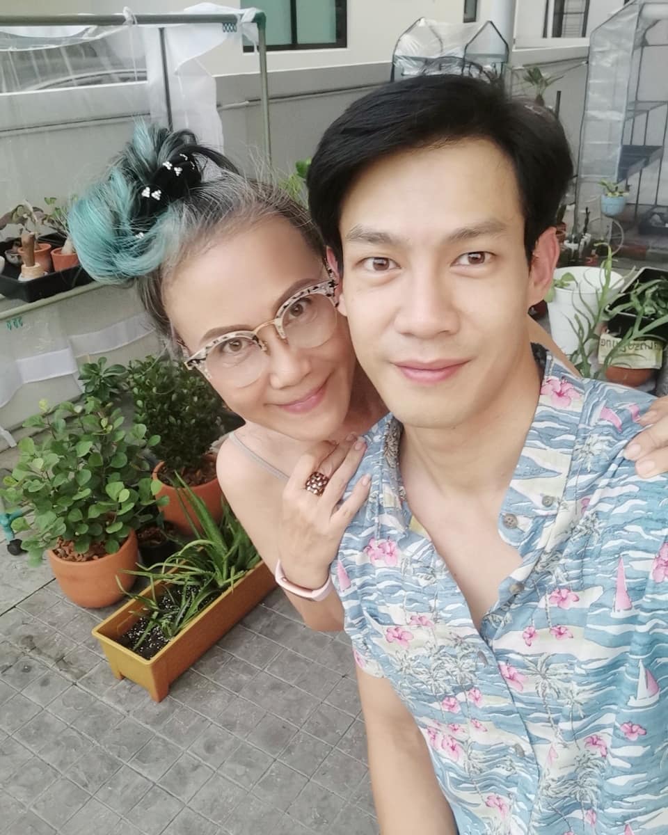 “ณัฏฐ์ เทพหัสดิน ณ อยุธยา” ส่งแม่ไปอเมริกา เตรียมบินตามไป (มีคลิป) “ณัฏฐ์ เทพหัสดิน ณ อยุธยา” ส่งแม่ไปอเมริกา เตรียมบินตามไป (มีคลิป)