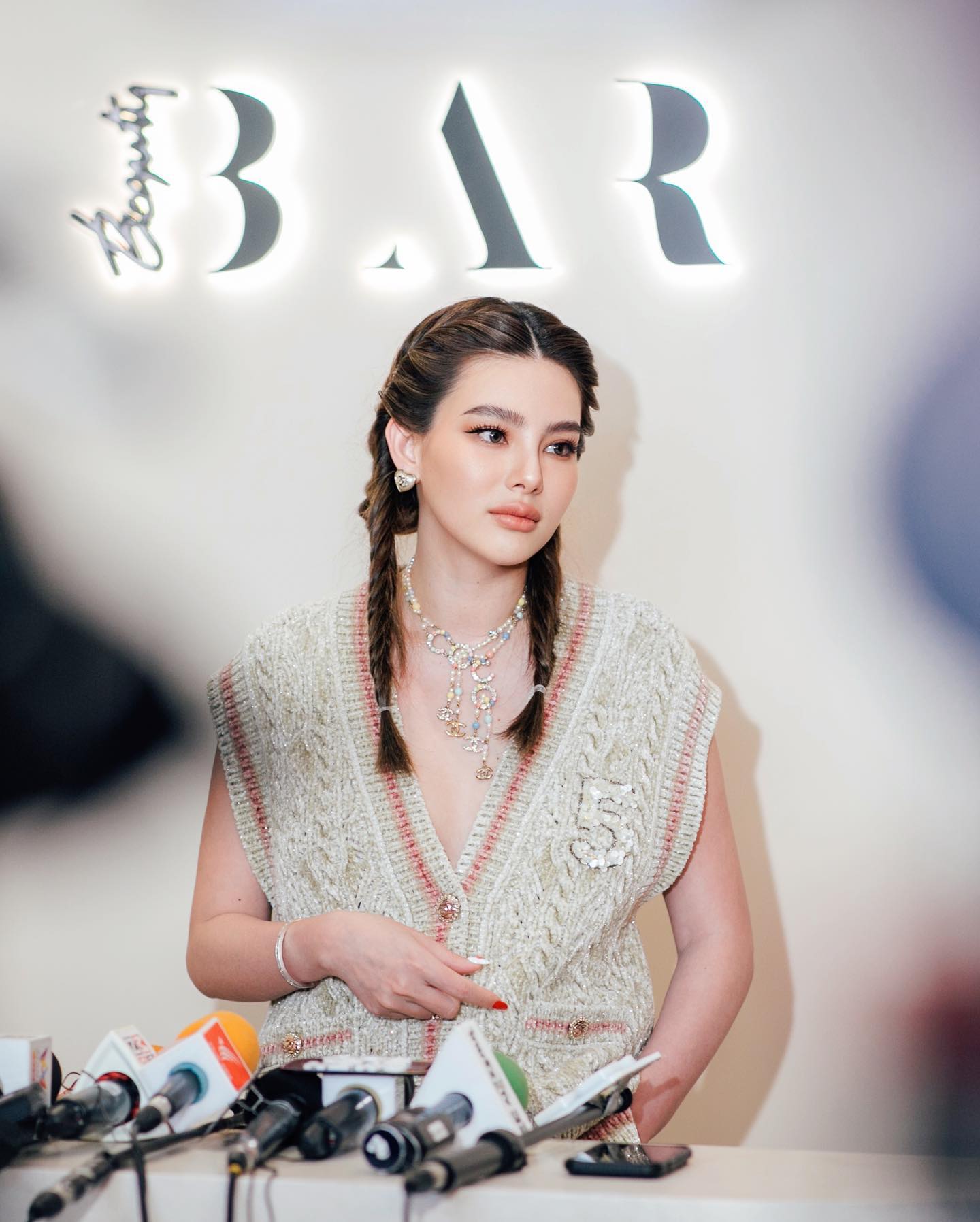 สังคมควรมีการเปลี่ยนแปลง ดิว อริสรา ชี้แจงหลังทิ้งระเบิด สังคมควรมีการเปลี่ยนแปลง ดิว อริสรา ชี้แจงหลังทิ้งระเบิด