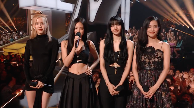 โมเมนต์เด็ด MTV VMAs!! ‘ลิซ่า BLACKPINK, ป๋าเดปป์, แม่เทย์, Maneskin’ ฮอตไม่มีใครยอมใคร
