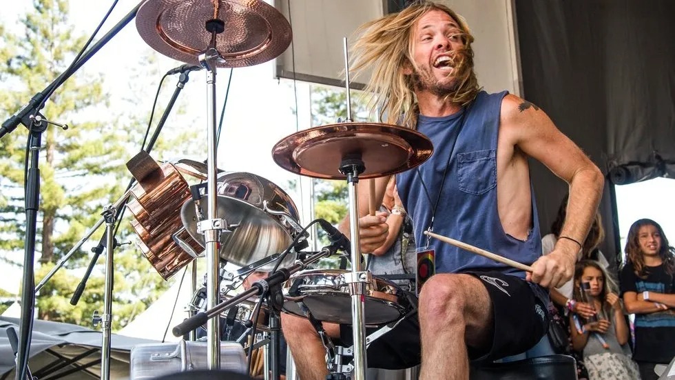 สุดซึ้ง “Foo Fighters” แสดงเพลง Everlong อุทิศให้ “Taylor Hawkins” (มีคลิป) สุดซึ้ง “Foo Fighters” แสดงเพลง Everlong อุทิศให้ “Taylor Hawkins” (มีคลิป)