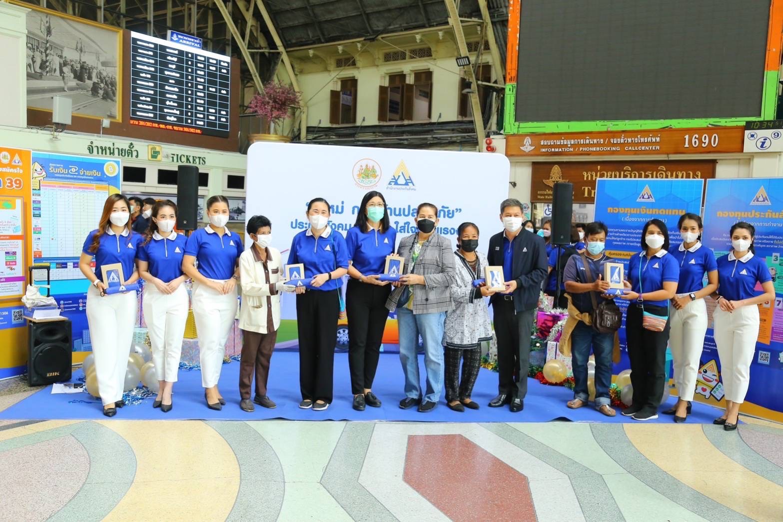 ผู้ประกันตน ประกันสังคม เจ็บป่วยฉุกเฉินรักษาในรพ.ได้ทุกแห่ง ไม่เสียค่าใช้จ่าย ผู้ประกันตน ประกันสังคม เจ็บป่วยฉุกเฉินรักษาในรพ.ได้ทุกแห่ง ไม่เสียค่าใช้จ่าย