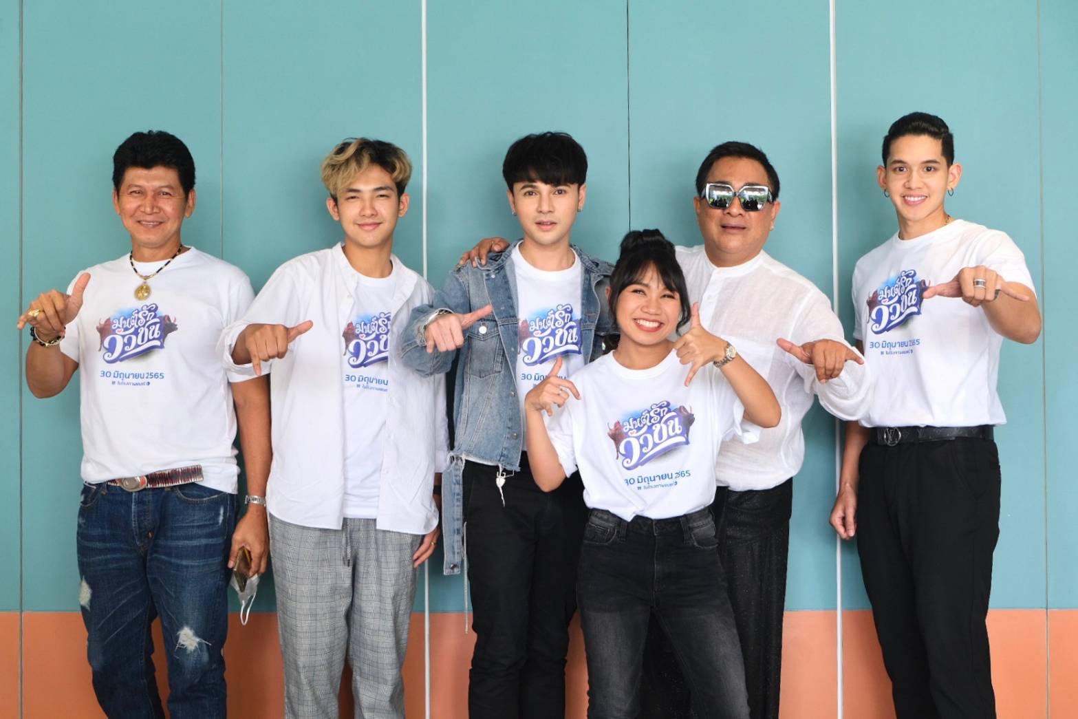‘มนต์รัก วัวชน’ สุดปัง ‘เอกชัย ศรีวิชัย’ ดึงคนดังภาคอีสานปะทะขวัญใจชาวใต้ ‘มนต์รัก วัวชน’ สุดปัง ‘เอกชัย ศรีวิชัย’ ดึงคนดังภาคอีสานปะทะขวัญใจชาวใต้