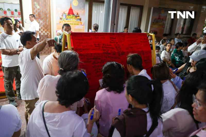 ขบวนยิ่งใหญ่ตระการตา อัญเชิญผ้าแดงห่มองค์พระบรมบรรพต(ภูเขาทอง) ขบวนยิ่งใหญ่ตระการตา อัญเชิญผ้าแดงห่มองค์พระบรมบรรพต(ภูเขาทอง)