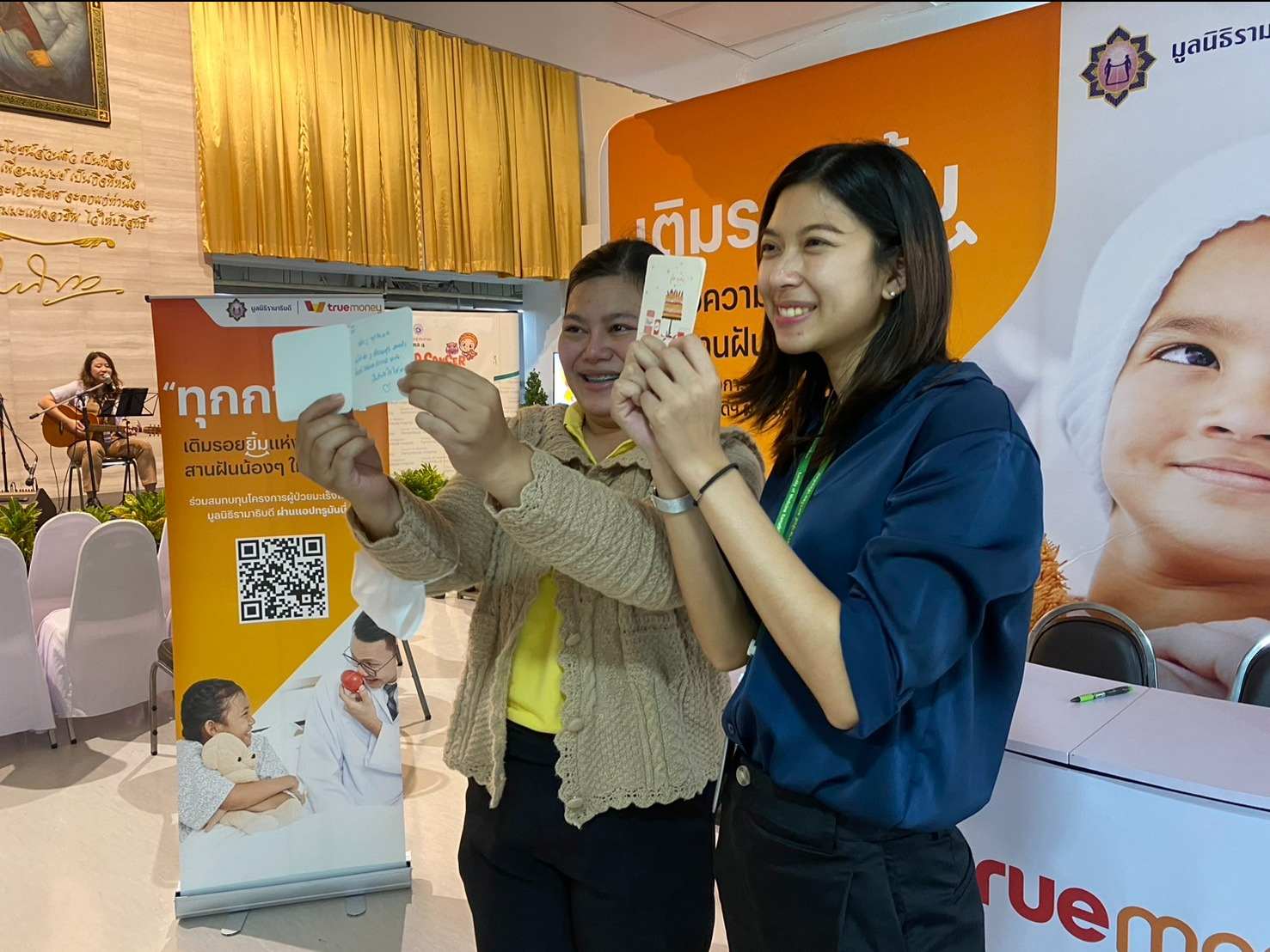 ทรูมันนี่ จับมือ มูลนิธิรามาธิบดีฯ เติมรอยยิ้มให้น้อง ๆ ผ่านการบริจาคช่วยเหลือผู้ป่วยมะเร็งในเด็ก ทรูมันนี่ จับมือ มูลนิธิรามาธิบดีฯ เติมรอยยิ้มให้น้อง ๆ ผ่านการบริจาคช่วยเหลือผู้ป่วยมะเร็งในเด็ก