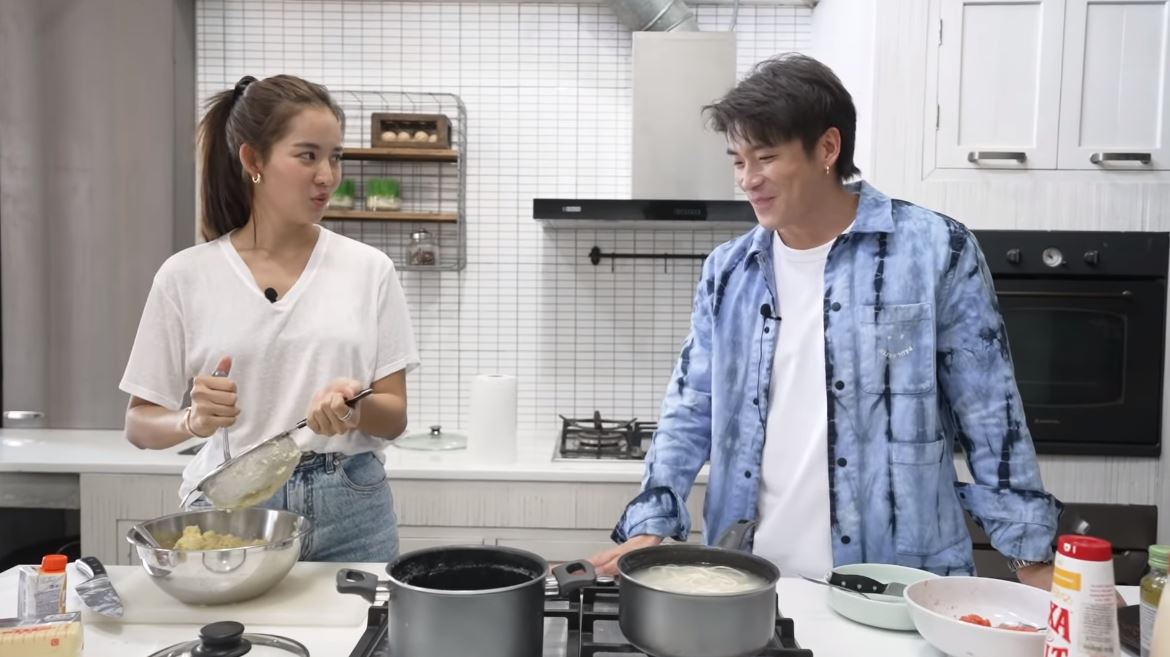 คิมิโนโตะกับ ต้าวโบว์ อวดซีนหวานคู่ อาเล็ก โชว์ฝีมือทำอาหาร
