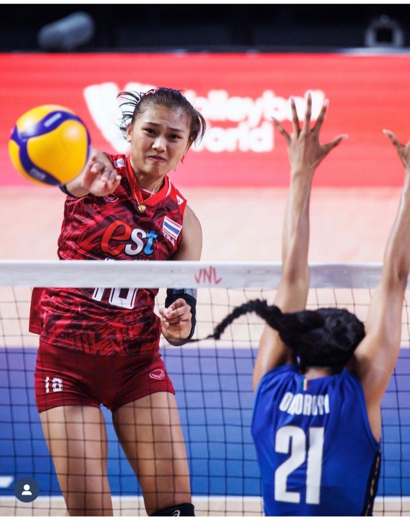 เชียร์สุดพลัง รัศมีแข อัดฉีดวอลเลย์หญิงไทย เชียร์สุดพลัง รัศมีแข อัดฉีดวอลเลย์หญิงไทย