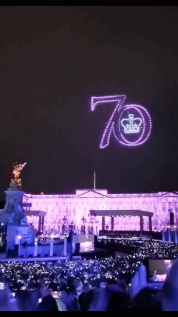 สุดอลังการ!! คอนเสิร์ตฉลอง ‘ควีนเอลิซาเบธที่ 2’ ครองราชย์ครบ 70 ปี (มีคลิป)