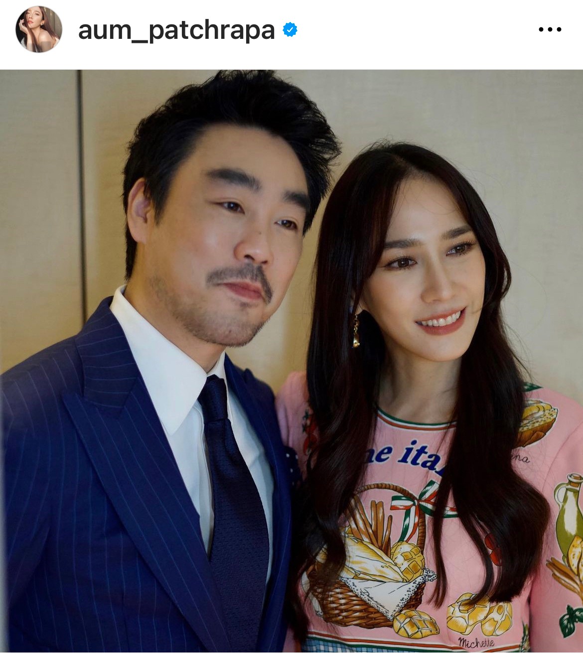 อั้ม ควง ไฮโซพก ลอยกระทงล่วงหน้า ด้านแฟนคลับแห่แซวกันยกใหญ่ อั้ม ควง ไฮโซพก ลอยกระทงล่วงหน้า ด้านแฟนคลับแห่แซวกันยกใหญ่