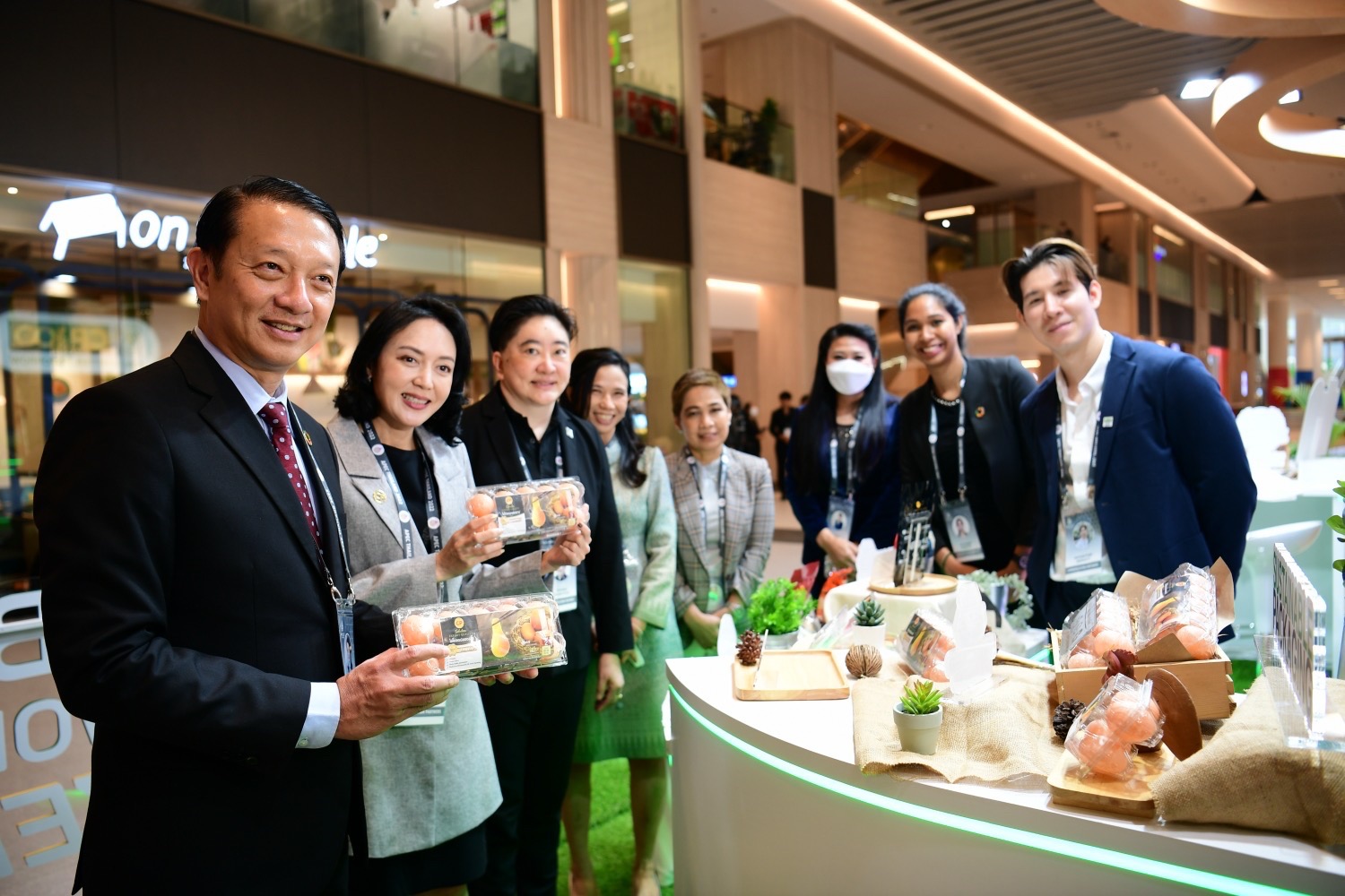 ผู้บริหาร CPF ต้อนรับสื่อมวลชนเยี่ยมชมบูธ CP-CPF ในงาน APEC 2022