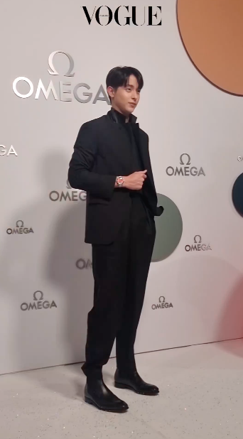 ‘เจมส์จิ-เอ็ดดี้ เรดเมย์น-โจวตงหยู’!! กระทบไหล่ที่อีเวนต์หรูกรุงลอนดอน ‘เจมส์จิ-เอ็ดดี้ เรดเมย์น-โจวตงหยู’!! กระทบไหล่ที่อีเวนต์หรูกรุงลอนดอน