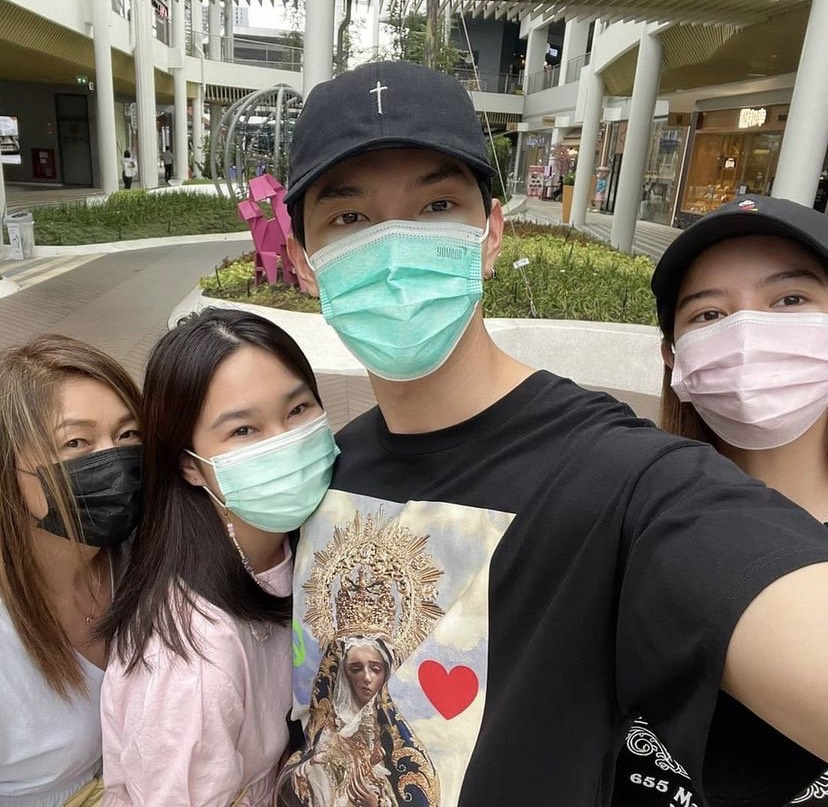 ริชชี่ ร่วมเฟรมพร้อมหน้าครอบครัว ก็อต แม่พระเอกโพสต์อ่านแล้วยิ้ม