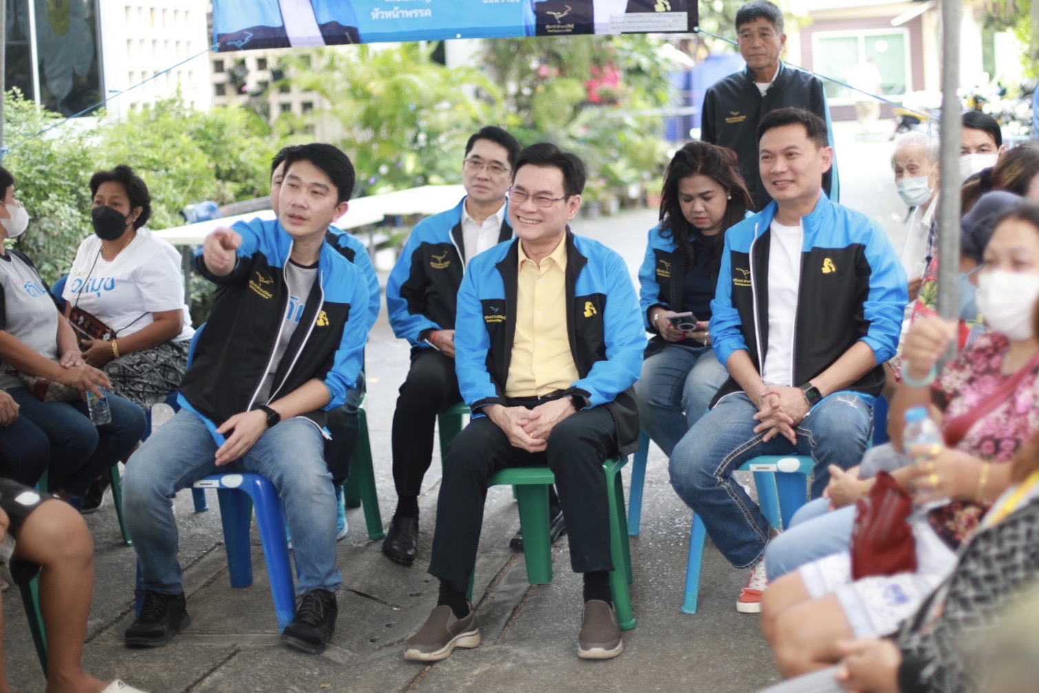 “จุรินทร์ ออนทัวร์ กทม.” ต่อเนื่อง ลงพื้นที่ชุมชนตลาดเก่า วัดพระยาไกร