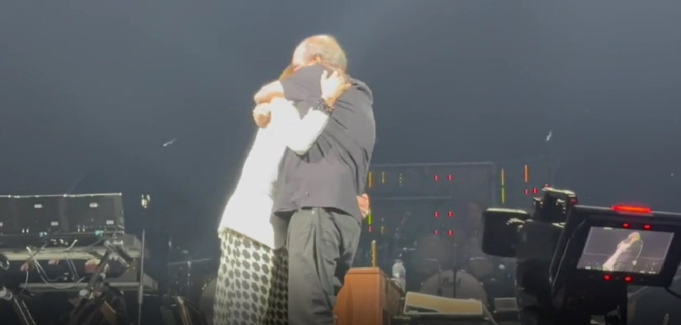  Hans Zimmer นักประพันธ์เพลงชื่อดังขอหวานใจแต่งงานกลางคอนเสิร์ต (มีคลิป)