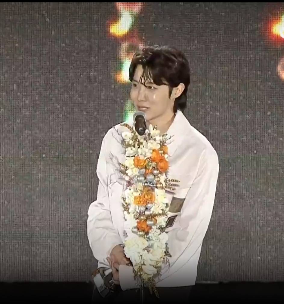สรุปผลรางวัล GOLDEN DISC AWARD ครั้งที่ 37 BTS ที่คว้ารางวัลแดซัง “Album of the Year” สรุปผลรางวัล GOLDEN DISC AWARD ครั้งที่ 37 BTS ที่คว้ารางวัลแดซัง “Album of the Year”