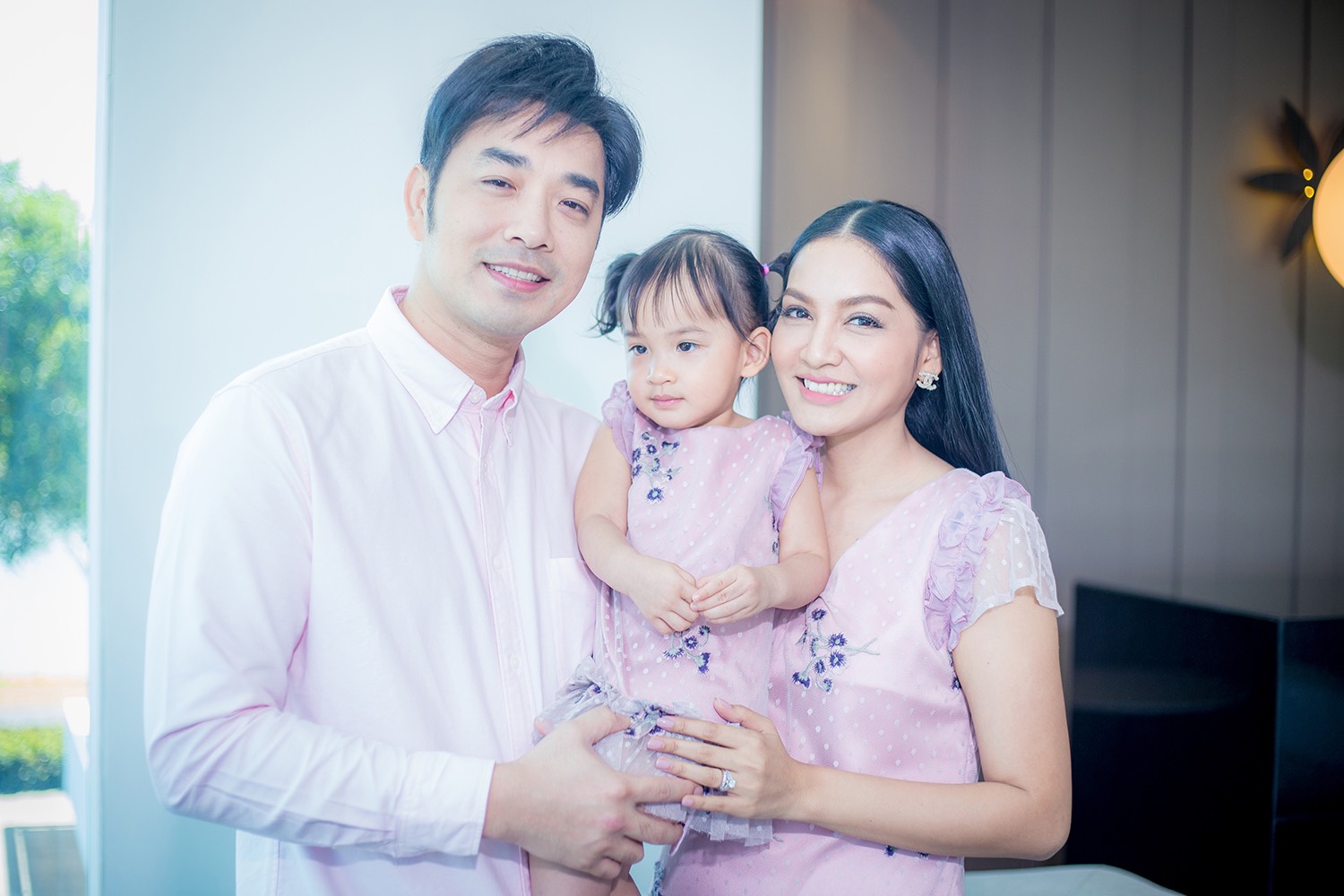 'ครูก้อยและเจมส์' ร่วมสมทบทุน 200,000 บาท ช่วย 4 รพ. ต่อสู้โควิด 'ครูก้อยและเจมส์' ร่วมสมทบทุน 200,000 บาท ช่วย 4 รพ. ต่อสู้โควิด