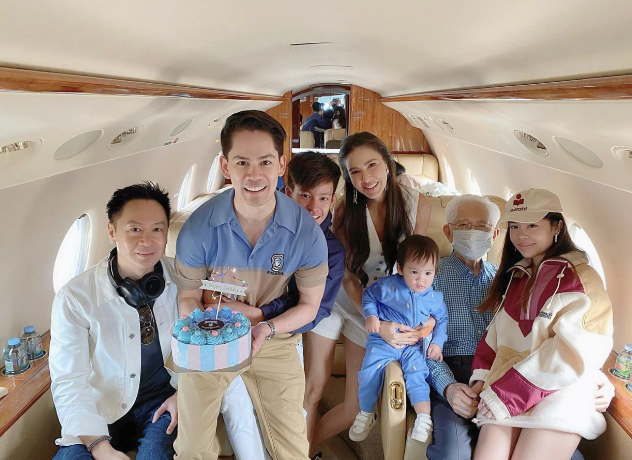 “กรณ์ - ริต้า” จัดแฟมมิลี่ทริปครอบครัวสุขสันต์ พร้อมเซอร์ไพรส์วันเกิด “กพ ณรงค์เดช” “กรณ์ - ริต้า” จัดแฟมมิลี่ทริปครอบครัวสุขสันต์ พร้อมเซอร์ไพรส์วันเกิด “กพ ณรงค์เดช”