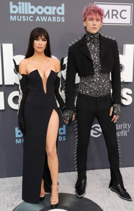 เมแกน ฟ๋อกซ์ และ Machine Gun Kelly นำทีมคนดังสร้างสีสันบนงานพรมแดง Billboard Music Awards ปี 2022 เมแกน ฟ๋อกซ์ และ Machine Gun Kelly นำทีมคนดังสร้างสีสันบนงานพรมแดง Billboard Music Awards ปี 2022