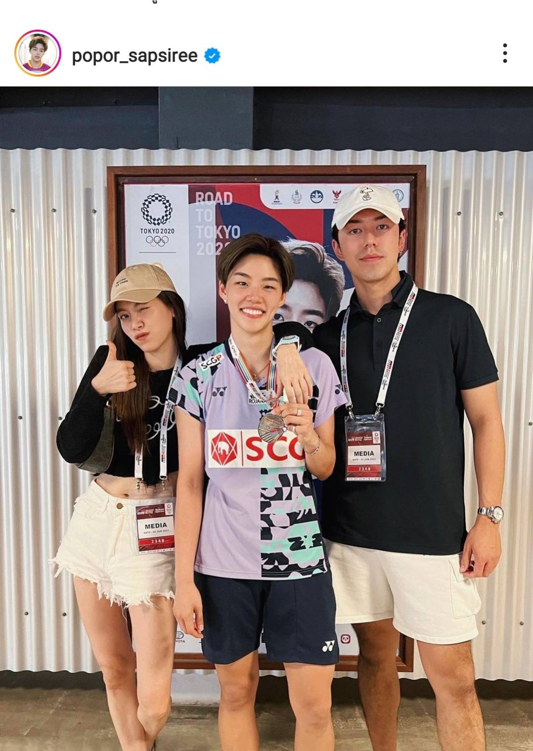 ใบเฟิร์น ควง นาย ณภัทร ให้กำลังใจเพื่อนสนิท ปอป้อ ติดขอบสนามแบดมินตัน ใบเฟิร์น ควง นาย ณภัทร ให้กำลังใจเพื่อนสนิท ปอป้อ ติดขอบสนามแบดมินตัน