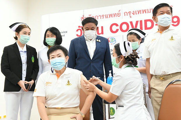 กทม.ลุยฉีดวัคซีนโควิดเข็มแรกให้บุคลากรทางการแพทย์