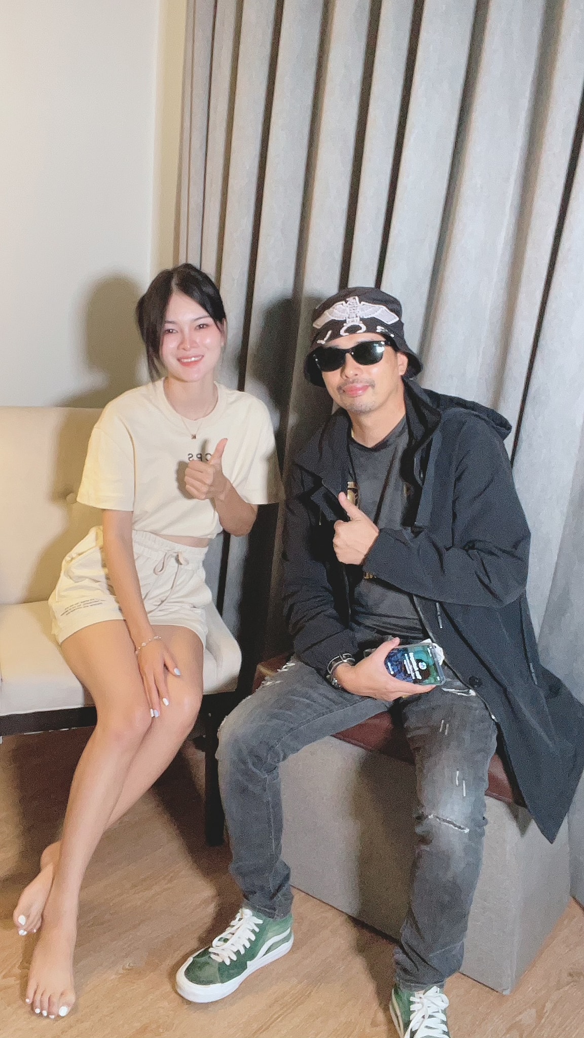 นายห้างประจักษ์ชัย เคลียร์ชัด!! หลังถูกถามมีกลิ่นตุ วงแตก เอ๋ มิรา ? นายห้างประจักษ์ชัย เคลียร์ชัด!! หลังถูกถามมีกลิ่นตุ วงแตก เอ๋ มิรา ?