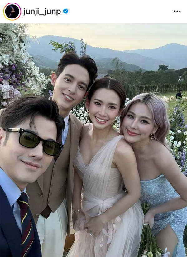 น่ารักมาก! เจมส์ จิรายุ - โฟม เบญจมาศ เนรมิตงานฉลองสมรสสุดอบอุ่น น่ารักมาก! เจมส์ จิรายุ - โฟม เบญจมาศ เนรมิตงานฉลองสมรสสุดอบอุ่น
