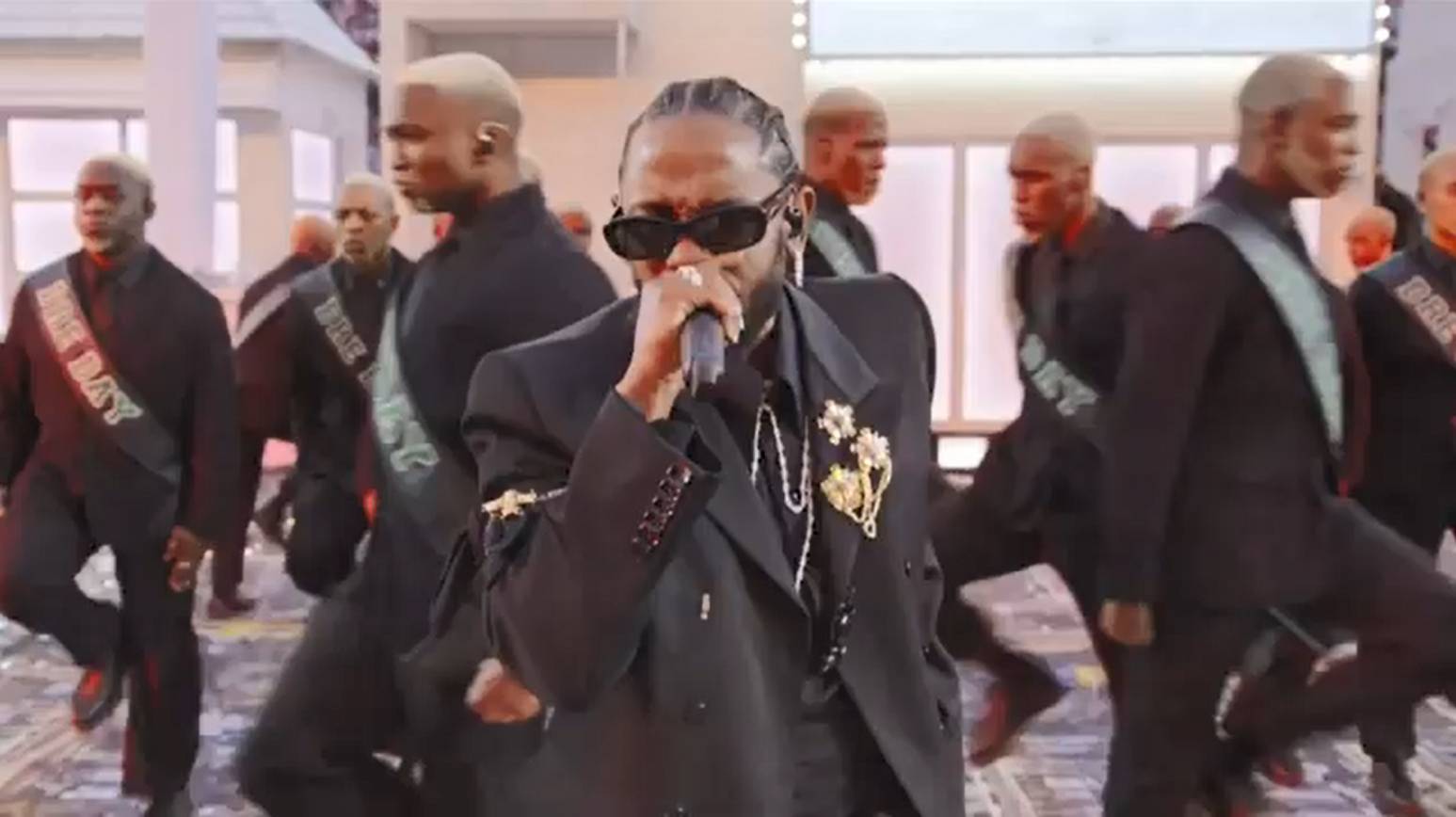 “Dr. Dre” นำทีมศิลปินดังโชว์พักครึ่งเกม “Super Bowl” ครั้งที่ 56 อย่างยิ่งใหญ่