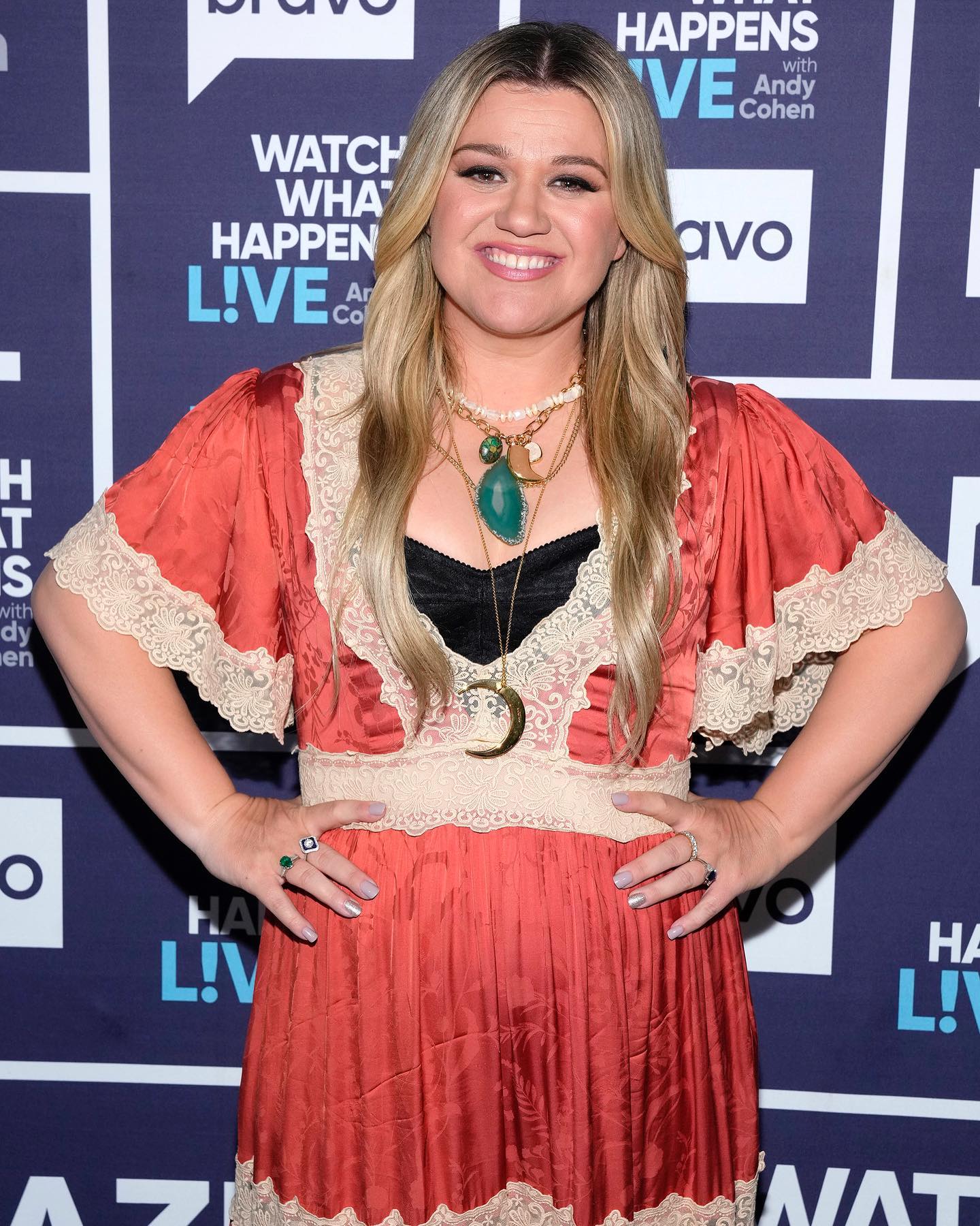“Kelly Clarkson” ทำเซอร์ไพรส์ร่วมร้องเพลงกับนักดนตรีข้างถนน “Kelly Clarkson” ทำเซอร์ไพรส์ร่วมร้องเพลงกับนักดนตรีข้างถนน