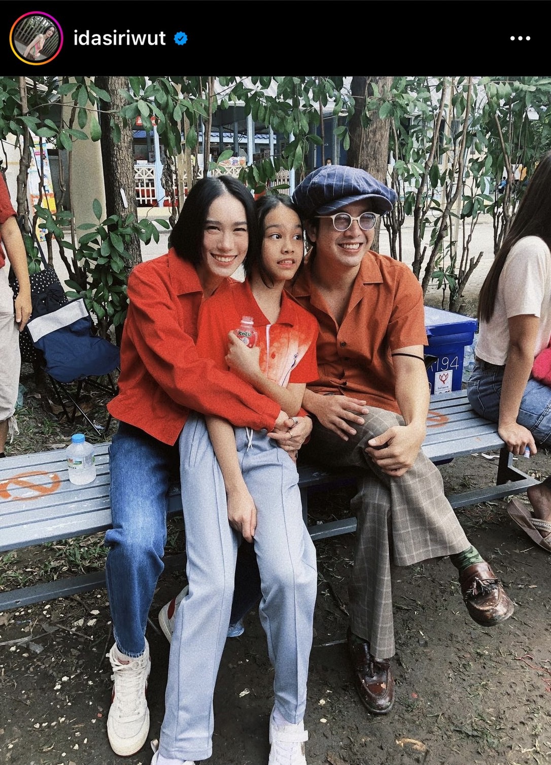 โมเมนต์ความสุข แอมมี่ the bottom blue ร่วมเฟรม ไอด้า ไอรดา หลังเชียร์ลูกสาวในงานกีฬาสีโรงเรียน
