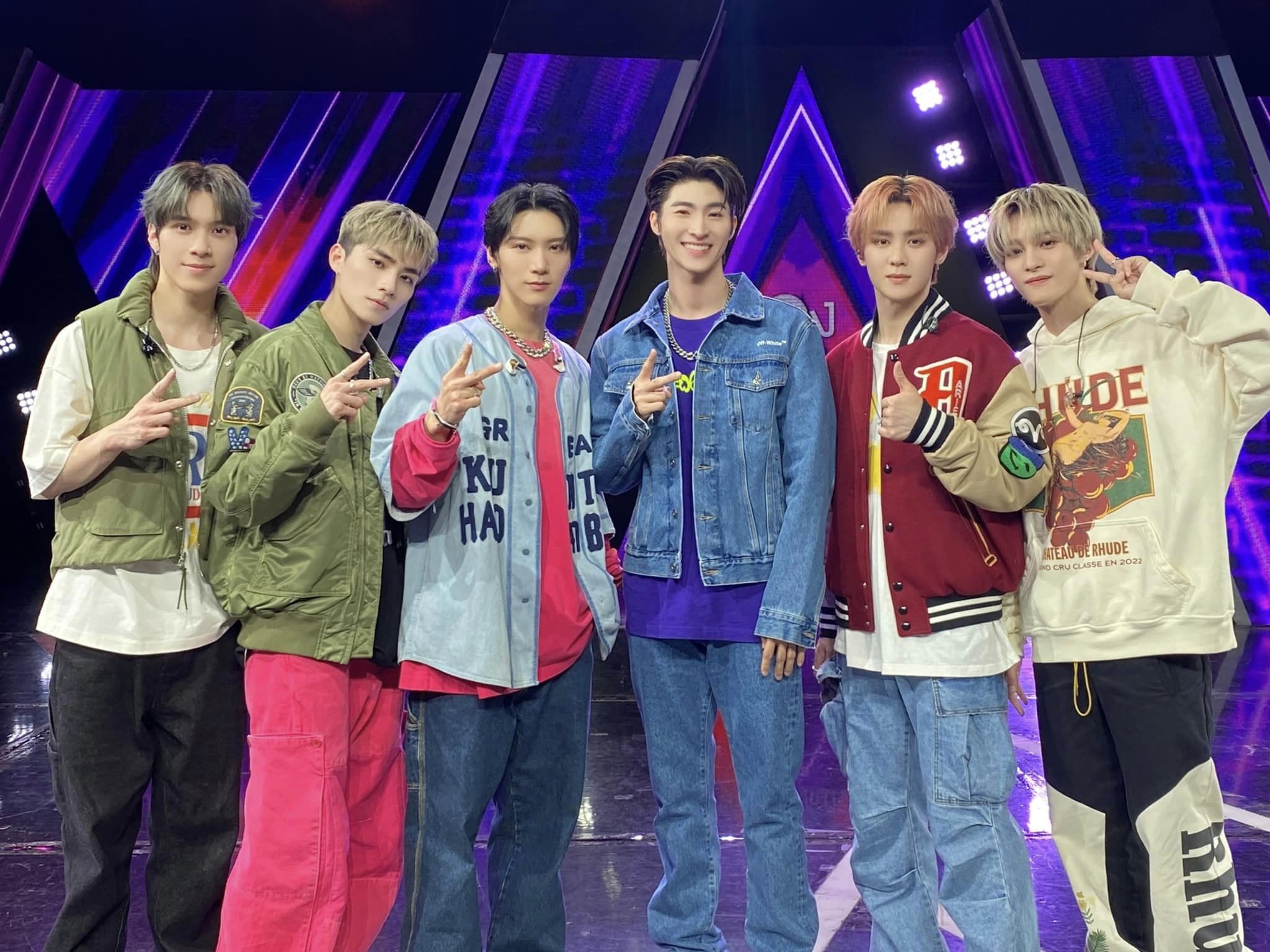 เปิดประวัติ WayV บอยแบนด์ฮอต! โผล่เซอร์ไพรส์ “ร้องข้ามกำแพง” เปิดประวัติ WayV บอยแบนด์ฮอต! โผล่เซอร์ไพรส์ “ร้องข้ามกำแพง”