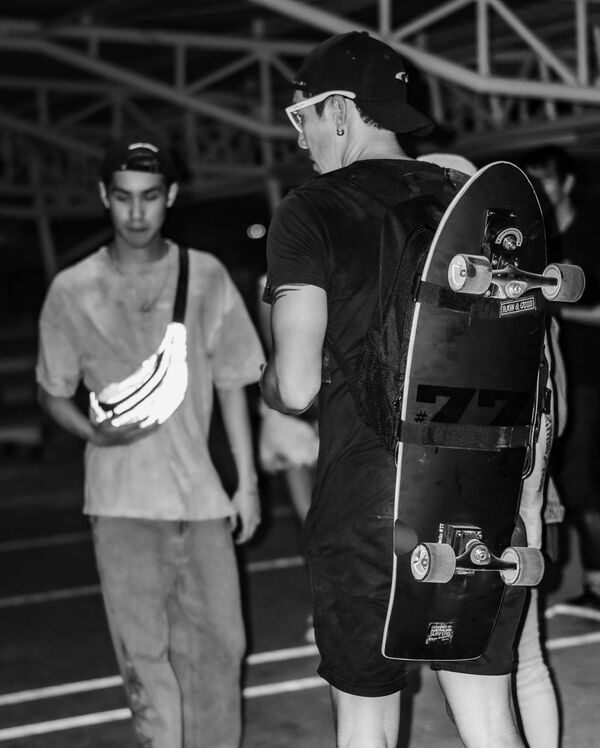 วัยรุ่นเซ็ง! “เจ เจตริน” พาก๊วนลูกชายสุดหล่อเล่น “Surf Skate” แต่กลับเกิดดราม่าที่ตักเตือนบางคนไม่เข้าใจกฎกติกา วัยรุ่นเซ็ง! “เจ เจตริน” พาก๊วนลูกชายสุดหล่อเล่น “Surf Skate” แต่กลับเกิดดราม่าที่ตักเตือนบางคนไม่เข้าใจกฎกติกา