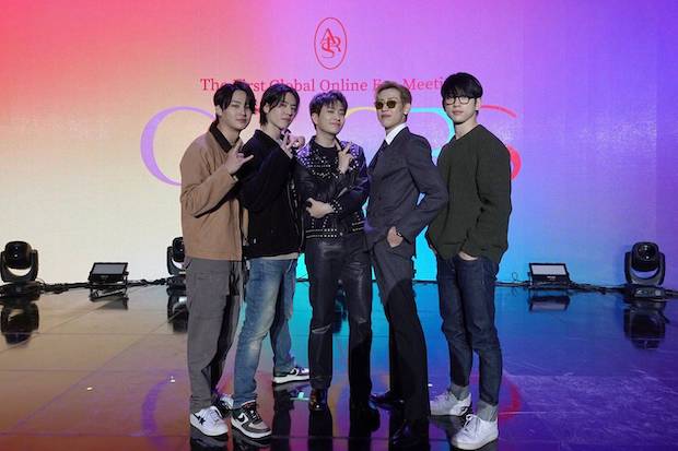 น้ำตาท่วมงาน!! สมาชิก GOT7 โผล่เซอร์ไพรส์แฟนมีต ‘ยองแจ’ น้ำตาท่วมงาน!! สมาชิก GOT7 โผล่เซอร์ไพรส์แฟนมีต ‘ยองแจ’