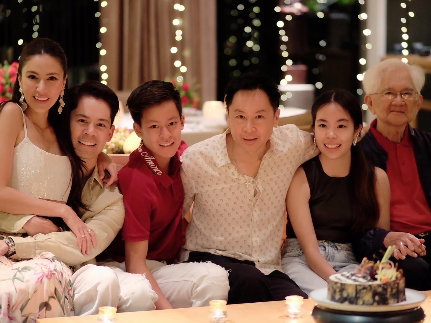 “กรณ์ - ริต้า” จัดแฟมมิลี่ทริปครอบครัวสุขสันต์ พร้อมเซอร์ไพรส์วันเกิด “กพ ณรงค์เดช” “กรณ์ - ริต้า” จัดแฟมมิลี่ทริปครอบครัวสุขสันต์ พร้อมเซอร์ไพรส์วันเกิด “กพ ณรงค์เดช”