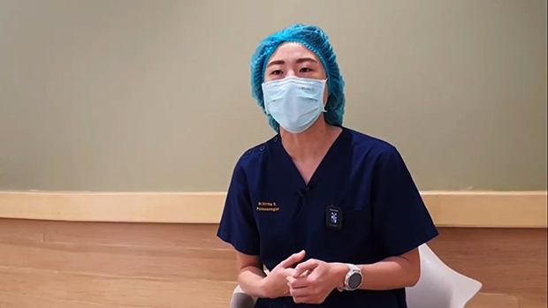 เปิดใจหมอใส่ชุด PPE แบกผู้ป่วยโควิดร้อยกิโลฯ สุดทุลักทุเล ชาวเน็ตแห่ชื่นชม เปิดใจหมอใส่ชุด PPE แบกผู้ป่วยโควิดร้อยกิโลฯ สุดทุลักทุเล ชาวเน็ตแห่ชื่นชม