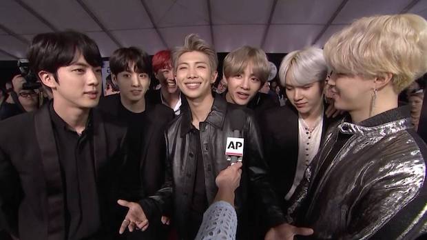 แฟนๆ ว่าไง?!! บอยแบนด์ ‘BTS’ ต้องเข้ากรมตามกำหนดและขึ้นโชว์ทำเงินเข้าประเทศด้วย แฟนๆ ว่าไง?!! บอยแบนด์ ‘BTS’ ต้องเข้ากรมตามกำหนดและขึ้นโชว์ทำเงินเข้าประเทศด้วย
