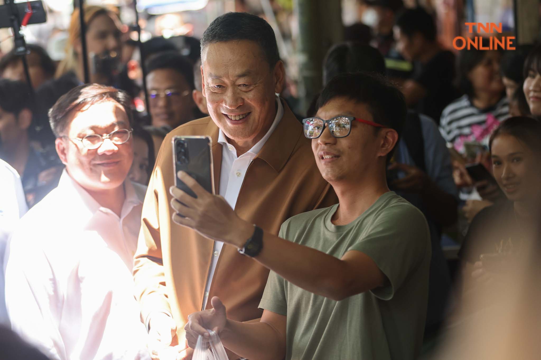 “เศรษฐา” ลงพื้นที่พบ ปชช. พบป่ะผู้ค้าเตรียมแก้ไขปัญหาค่าครองชีพ 