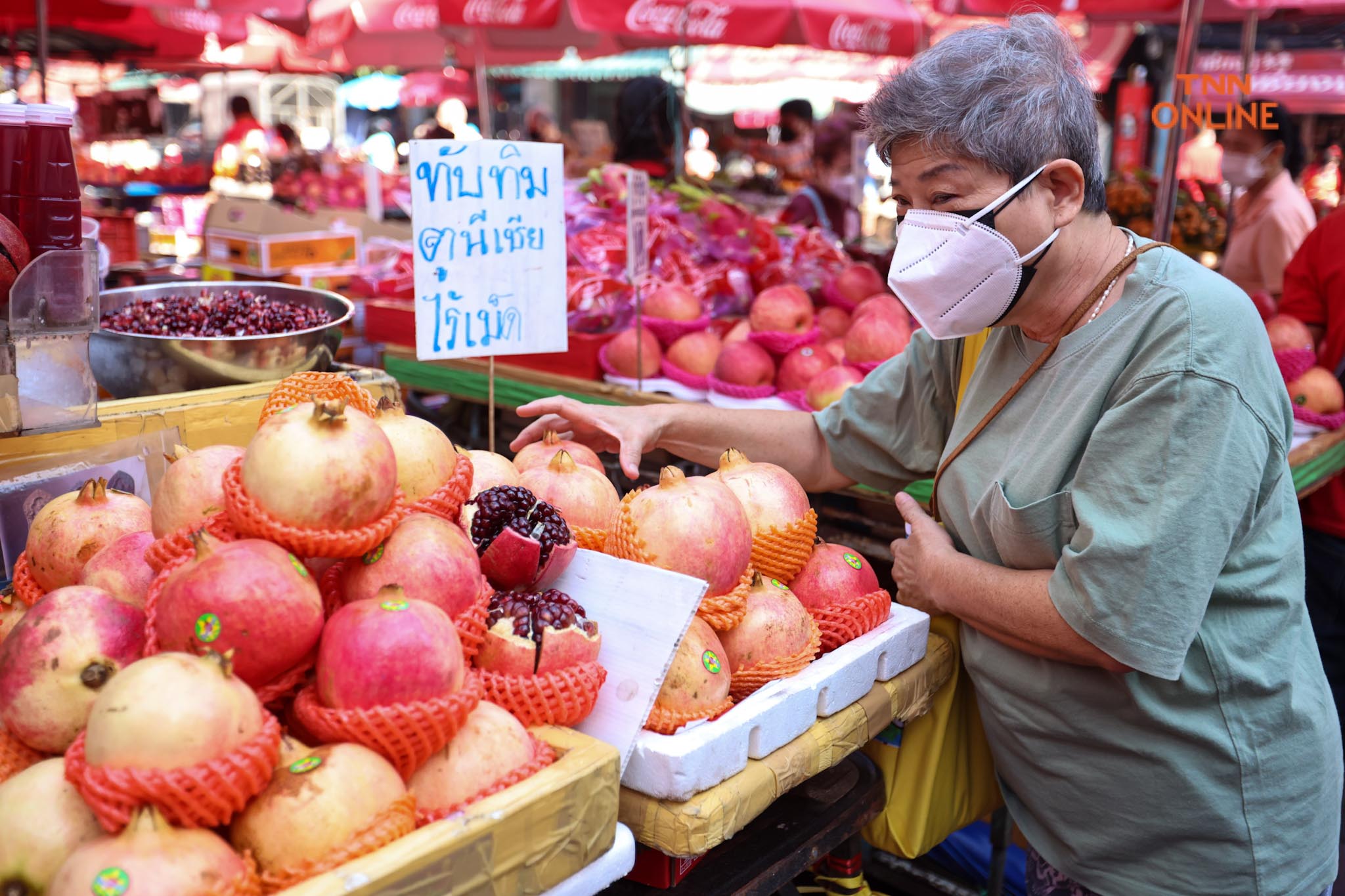 วันจ่ายเยาวราชคึกคัก ชาวไทยเชื้อสายจีนเลือกซื้อของไหว้ตรุษจีน