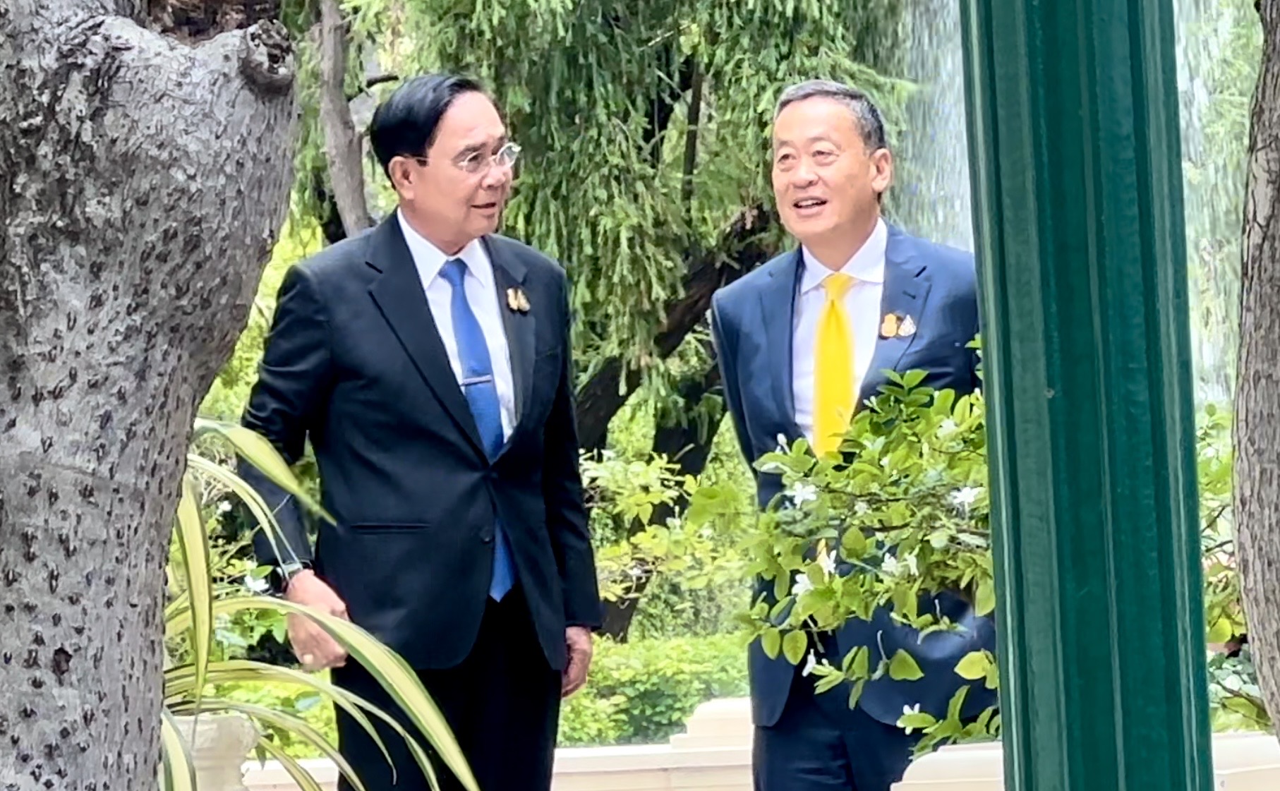 ประมวลภาพ เศรษฐา ทวีสิน นายกรัฐมนตรีคนที่ 30 เข้าพบ พลเอกประยุทธ์ จันทร์โอชา ประมวลภาพ เศรษฐา ทวีสิน นายกรัฐมนตรีคนที่ 30 เข้าพบ พลเอกประยุทธ์ จันทร์โอชา