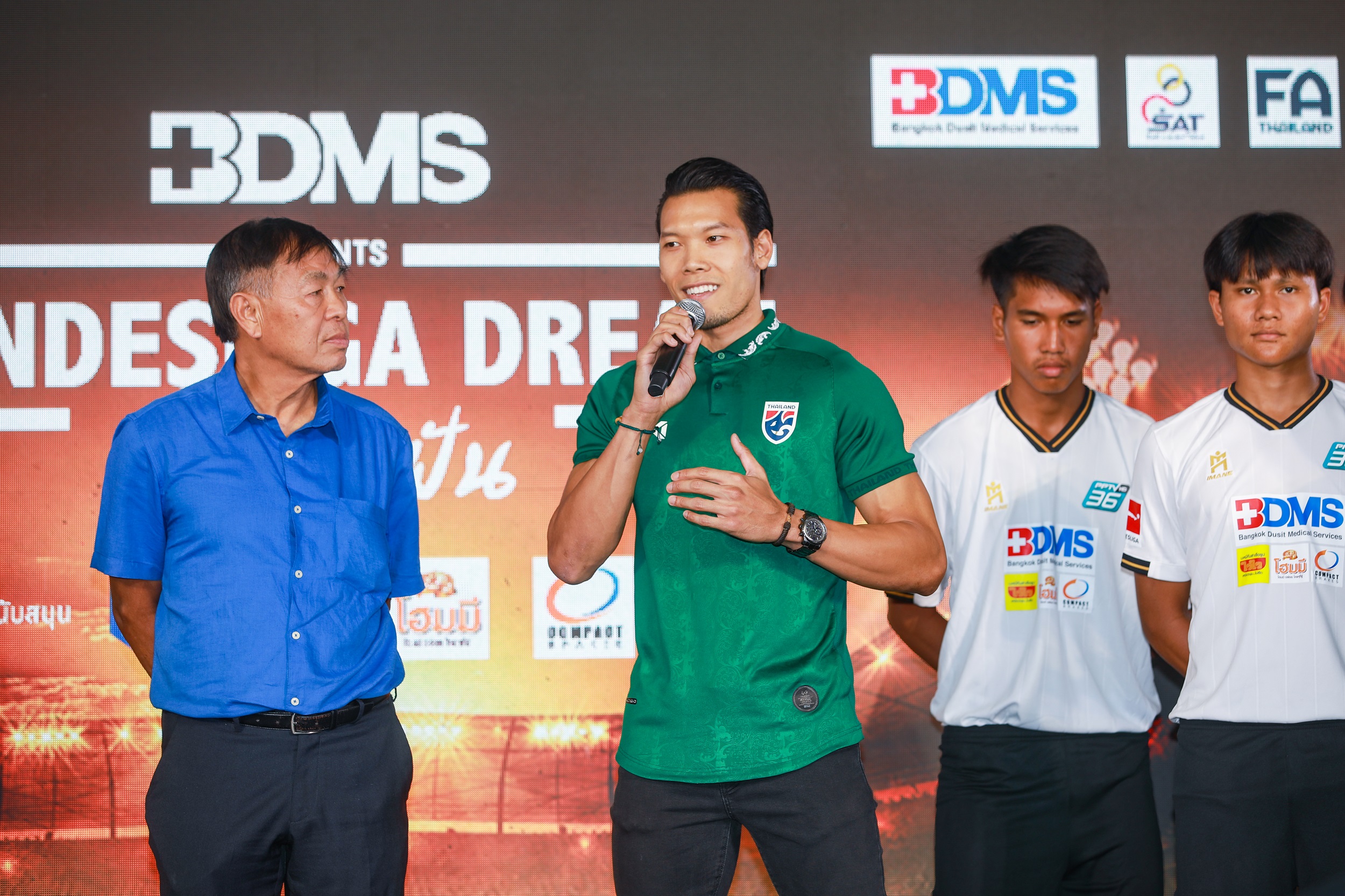 17นักเตะเยาวชนไทยเตรียมเข้าฝึกฟุตบอลกับ3สโมสรชั้นนำ 'บุนเดสลีกา เยอรมัน' 17นักเตะเยาวชนไทยเตรียมเข้าฝึกฟุตบอลกับ3สโมสรชั้นนำ 'บุนเดสลีกา เยอรมัน'